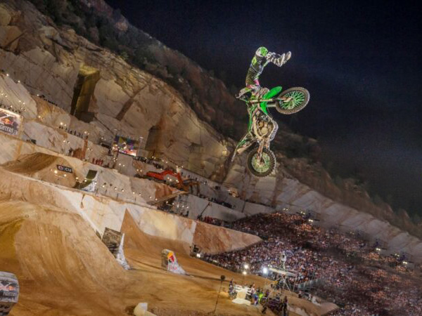 Εικόνα του λατομείου Διονύσου εκδήλωση Red Bull X Fighters