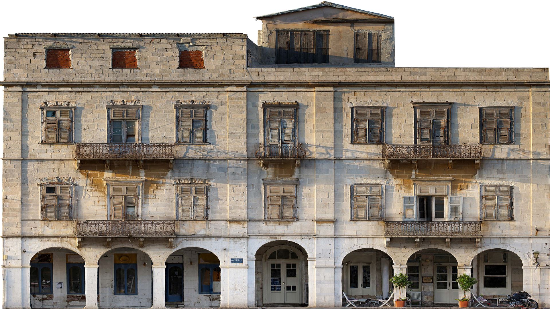 Εικόνα απο όψεις κτιρίου στην Σύρο